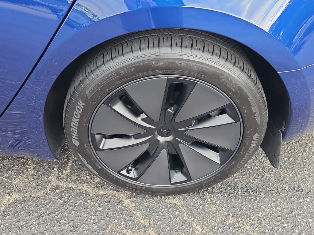 2025 Tesla Model 3 view 31