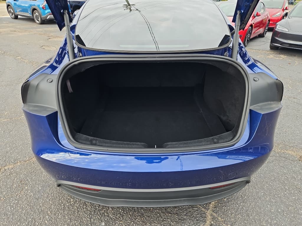 2025 Tesla Model 3 view 25
