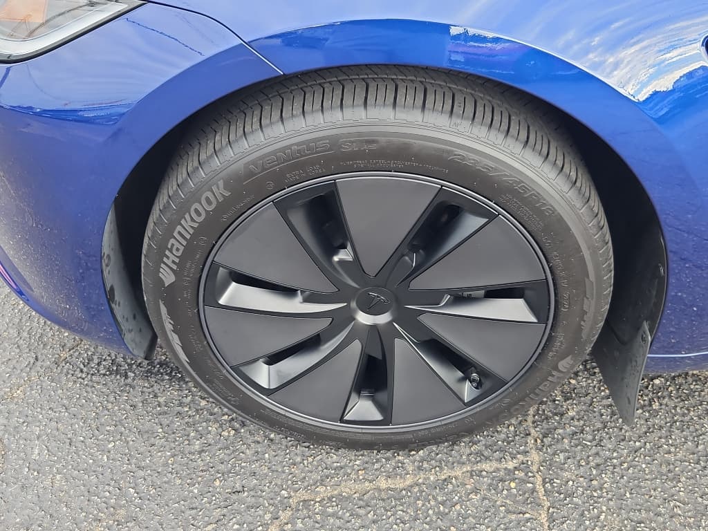2025 Tesla Model 3 view 29