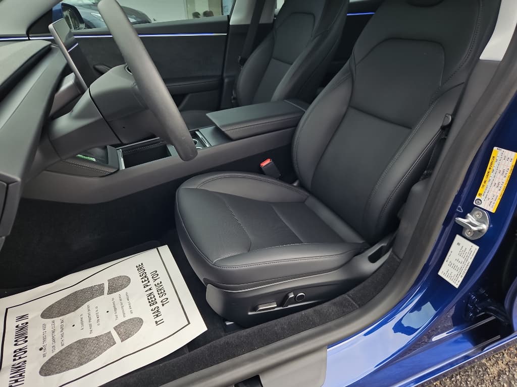 2025 Tesla Model 3 view 7
