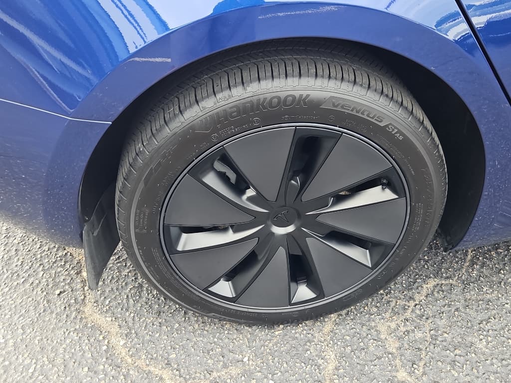 2025 Tesla Model 3 view 33