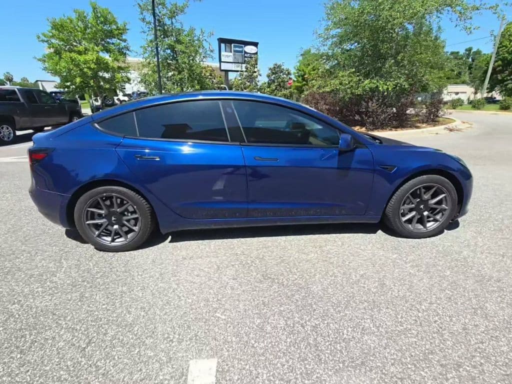 2021 Tesla Model 3 view 4