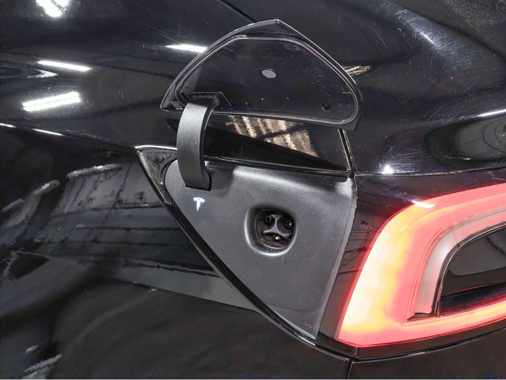 2025 Tesla Model 3 view 5