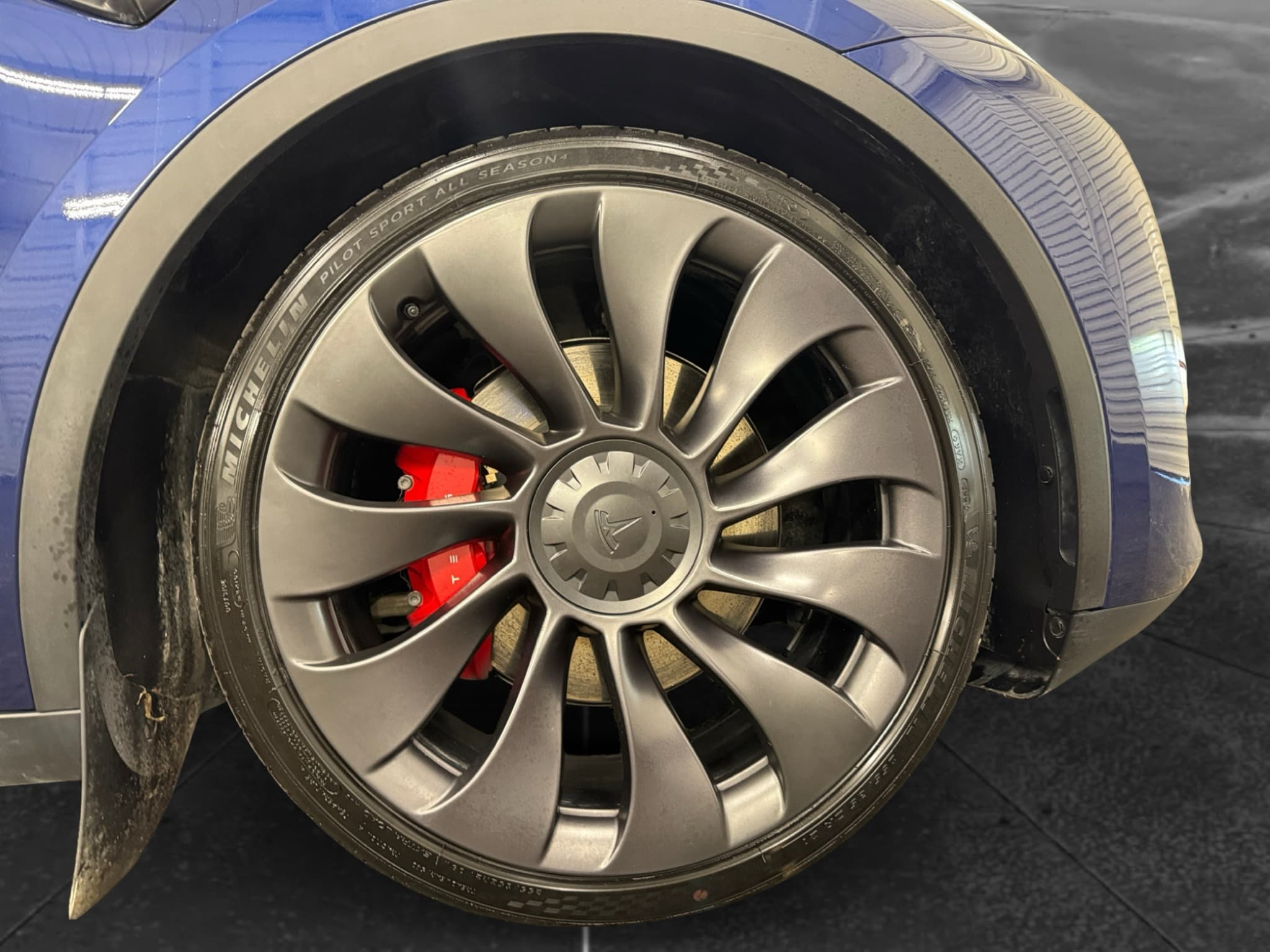2023 Tesla Model Y view 17