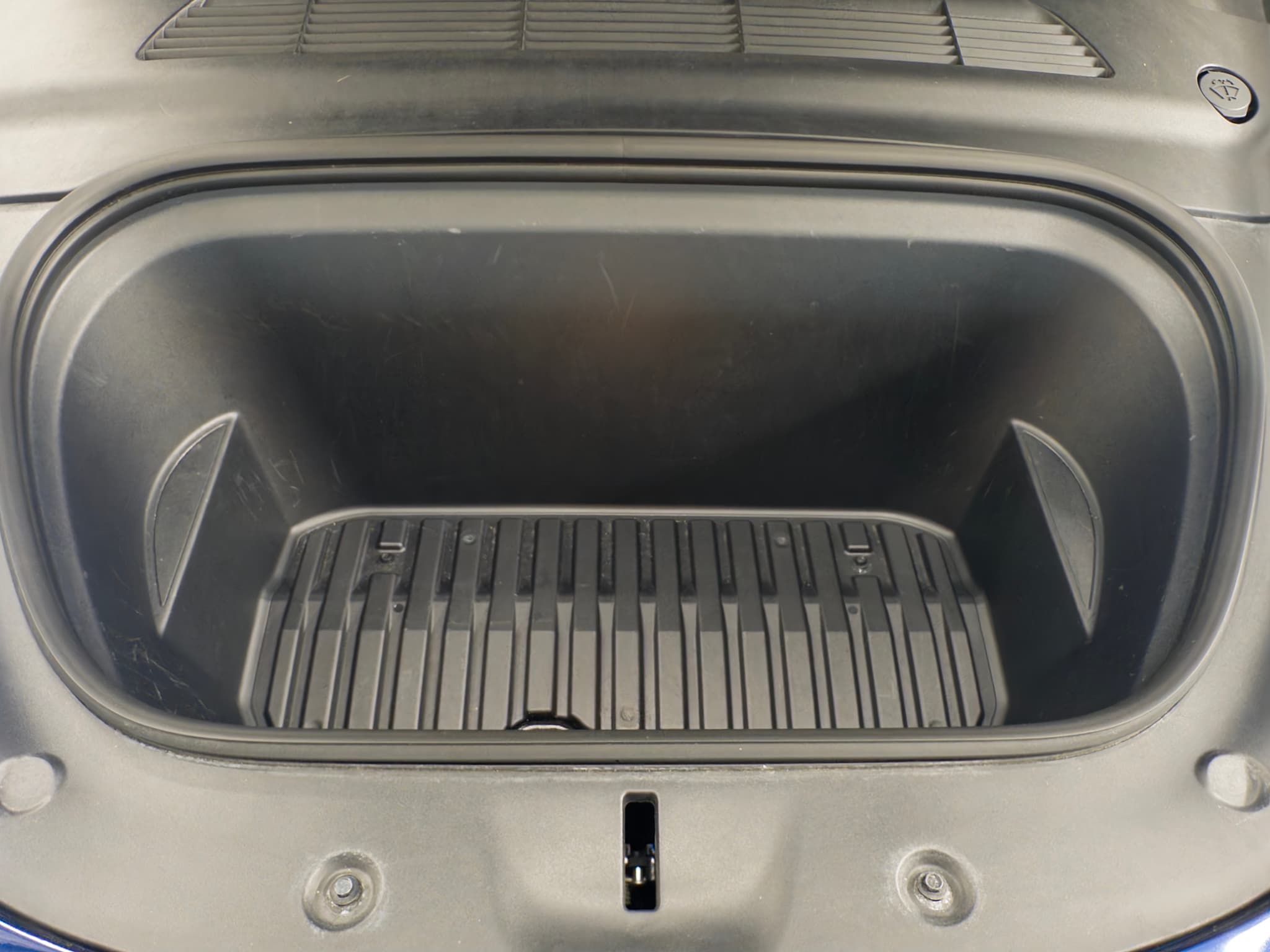 2023 Tesla Model Y view 14