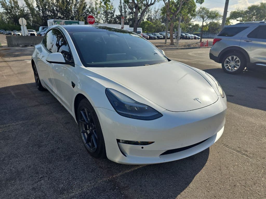2021 Tesla Model 3 view 3