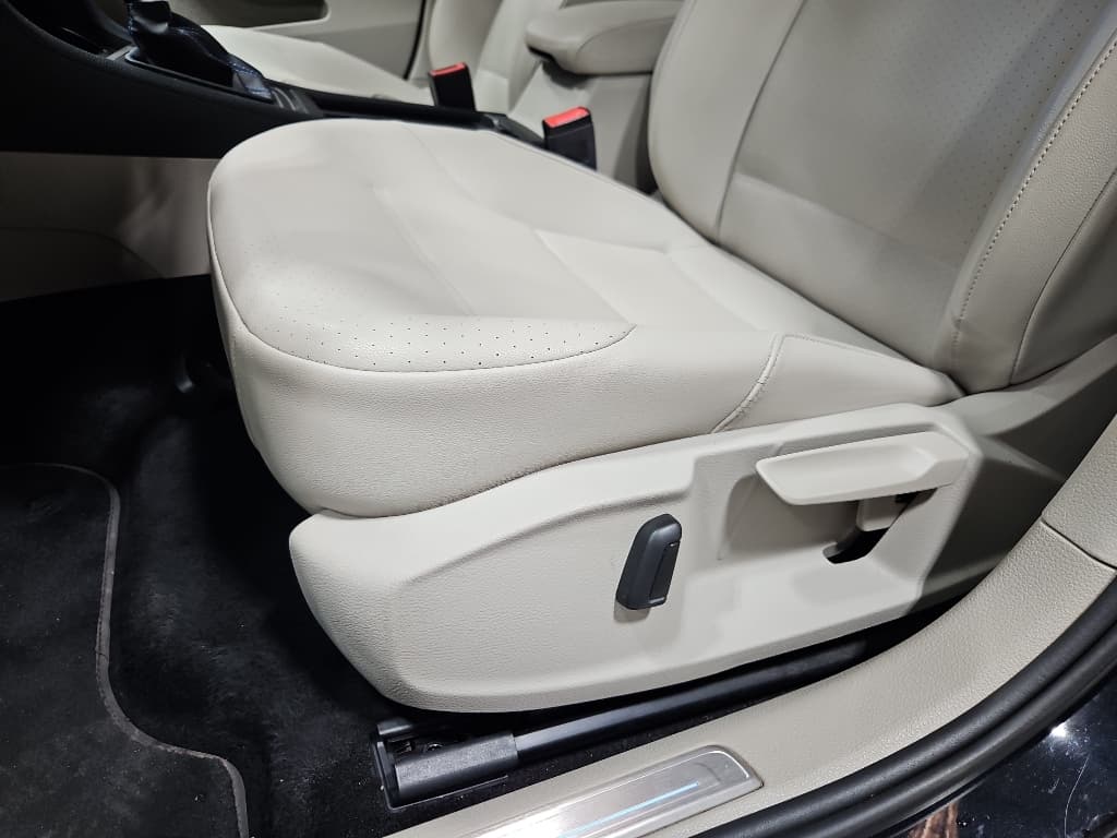 2019 Volkswagen e-Golf view 6