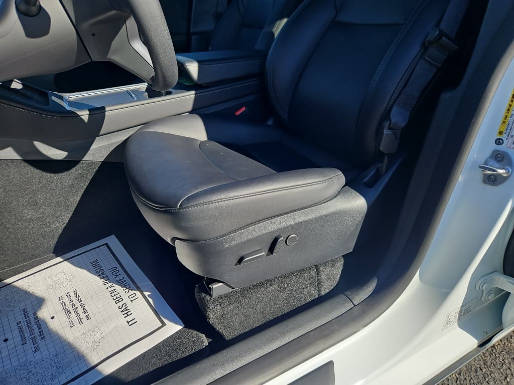 2023 Tesla Model Y view 7