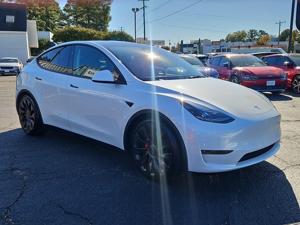 2023 Tesla Model Y view 4