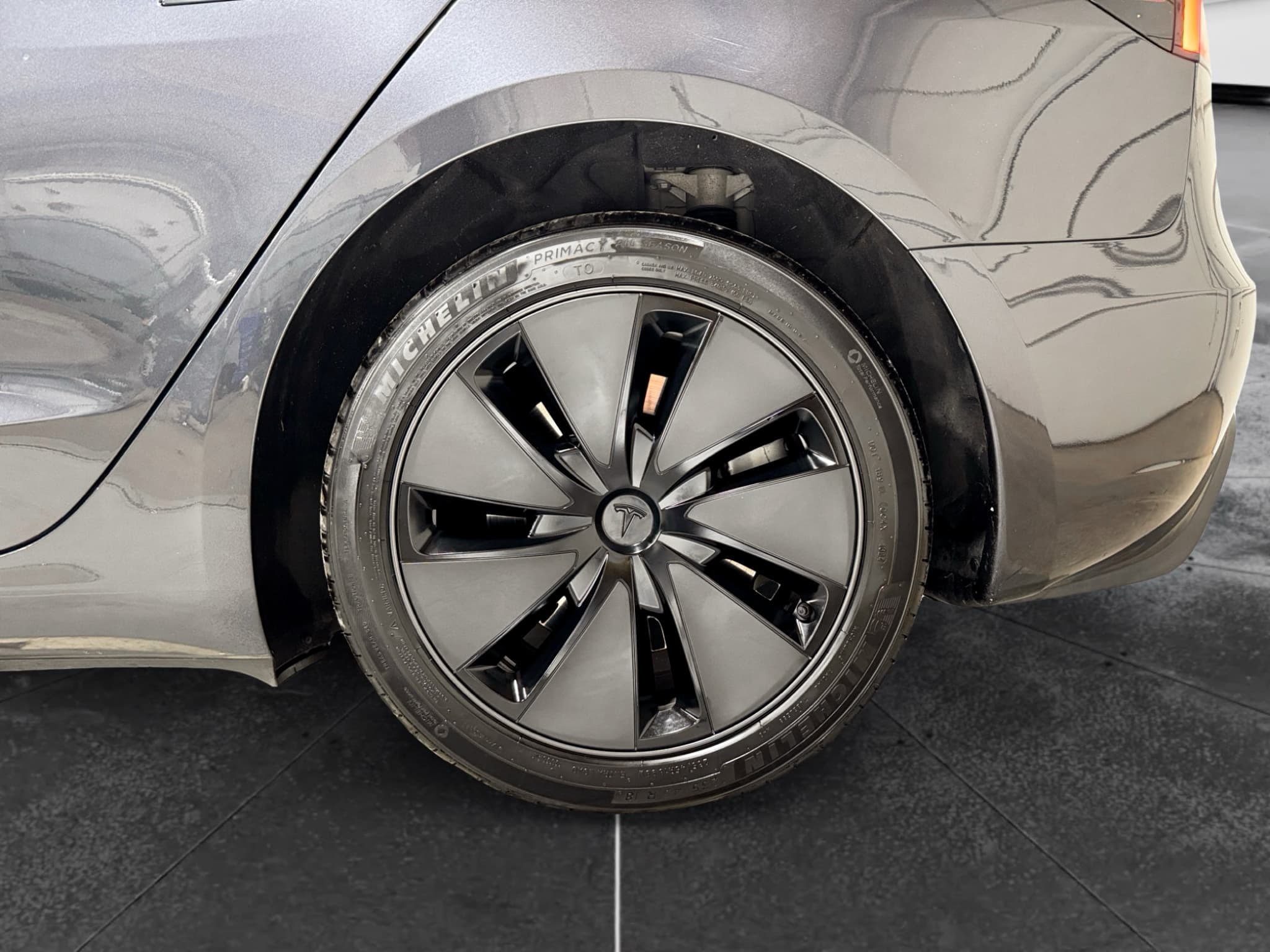 2025 Tesla Model 3 view 31