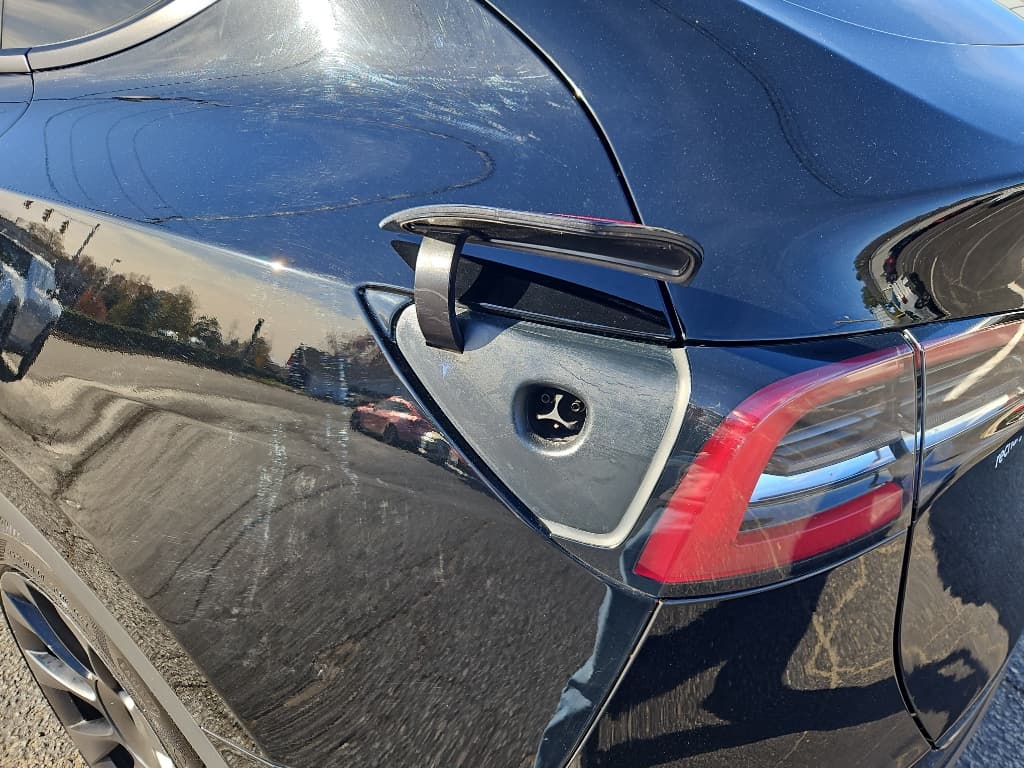 2023 Tesla Model Y view 5