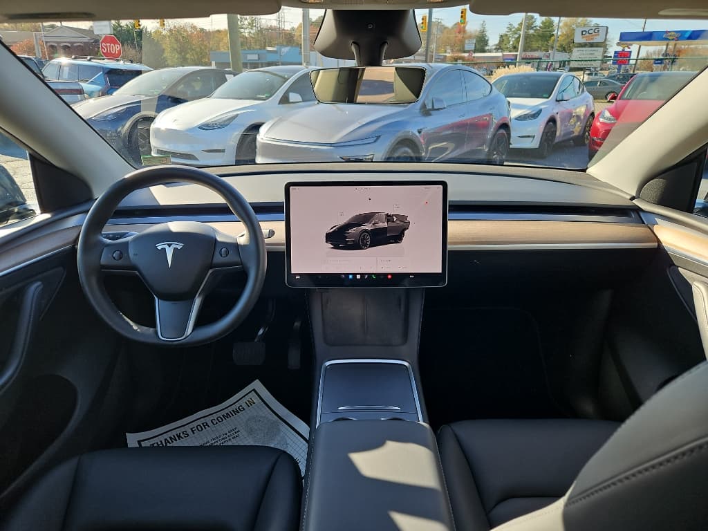 2023 Tesla Model Y view 15