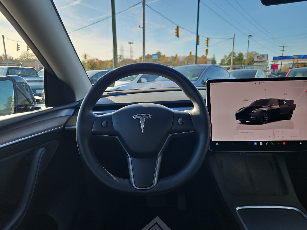 2023 Tesla Model Y view 7