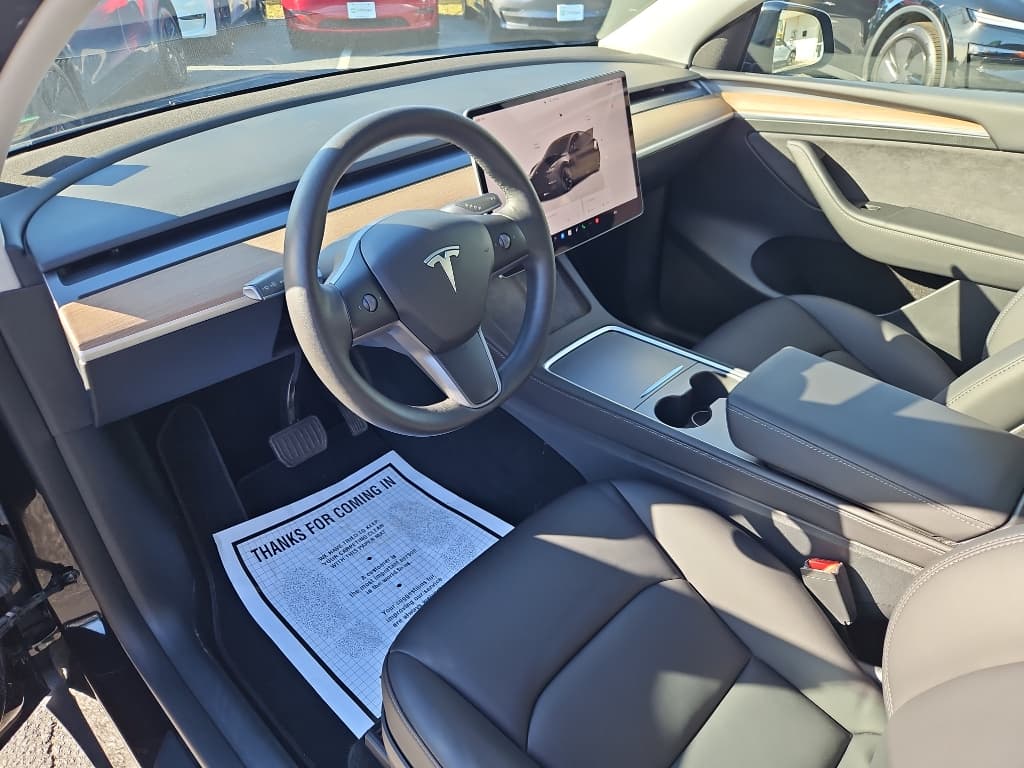 2023 Tesla Model Y view 17
