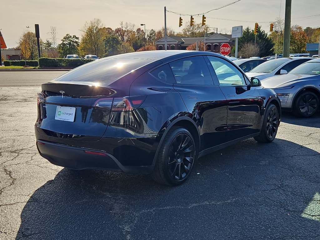 2023 Tesla Model Y view 3