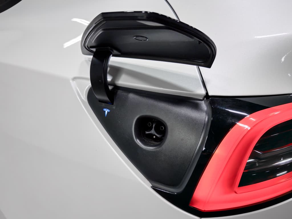 2023 Tesla Model Y view 5