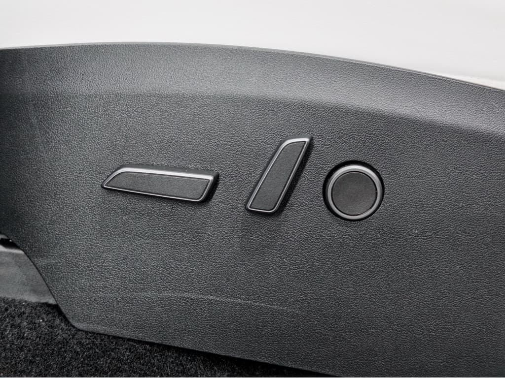 2023 Tesla Model Y view 6