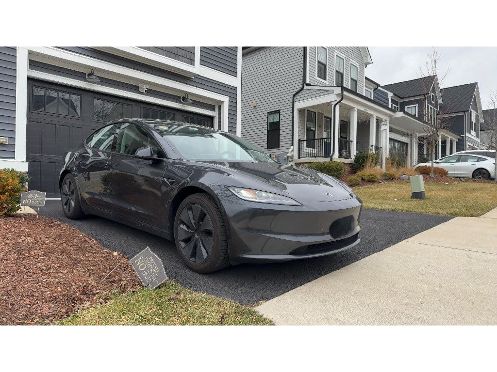 2025 Tesla Model 3 view 3