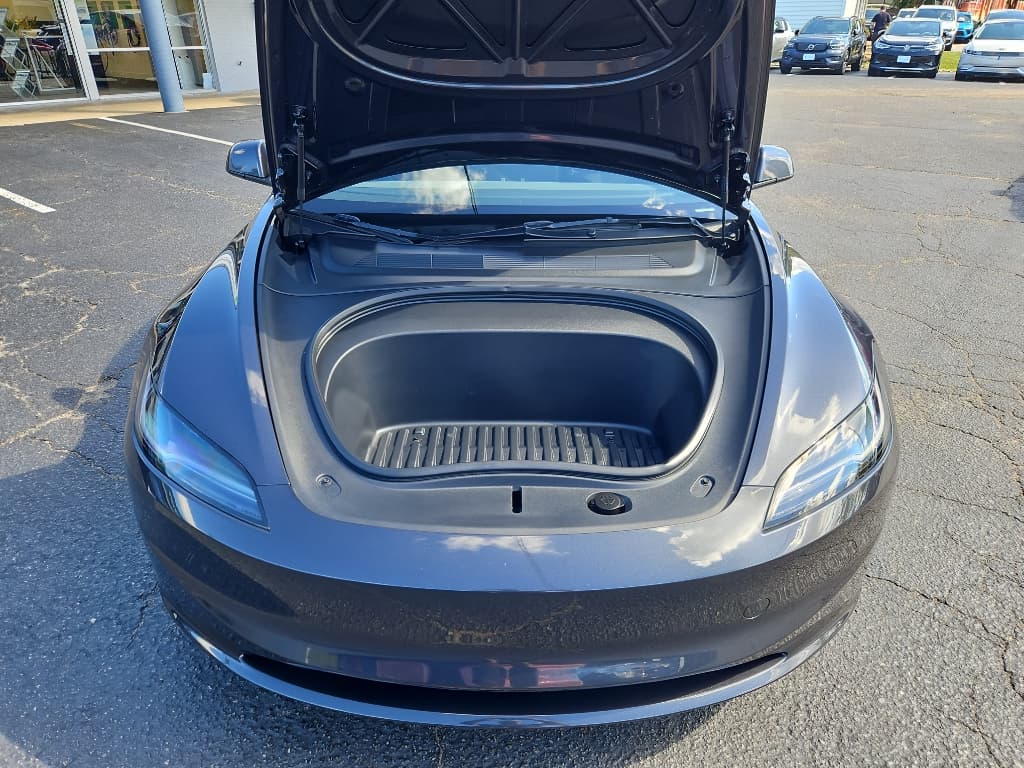 2025 Tesla Model 3 view 27