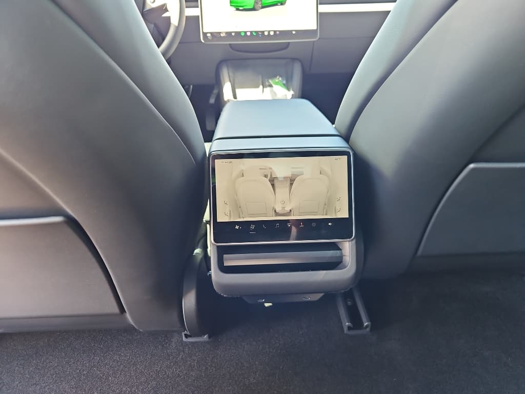2025 Tesla Model 3 view 24