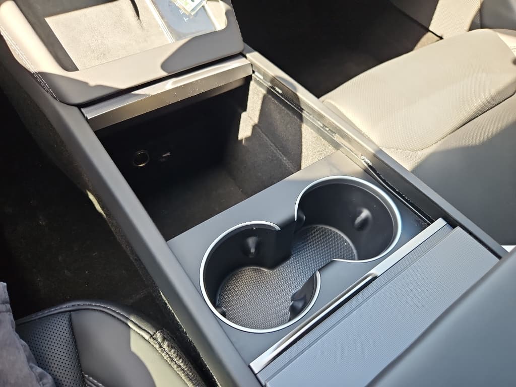 2025 Tesla Model 3 view 20