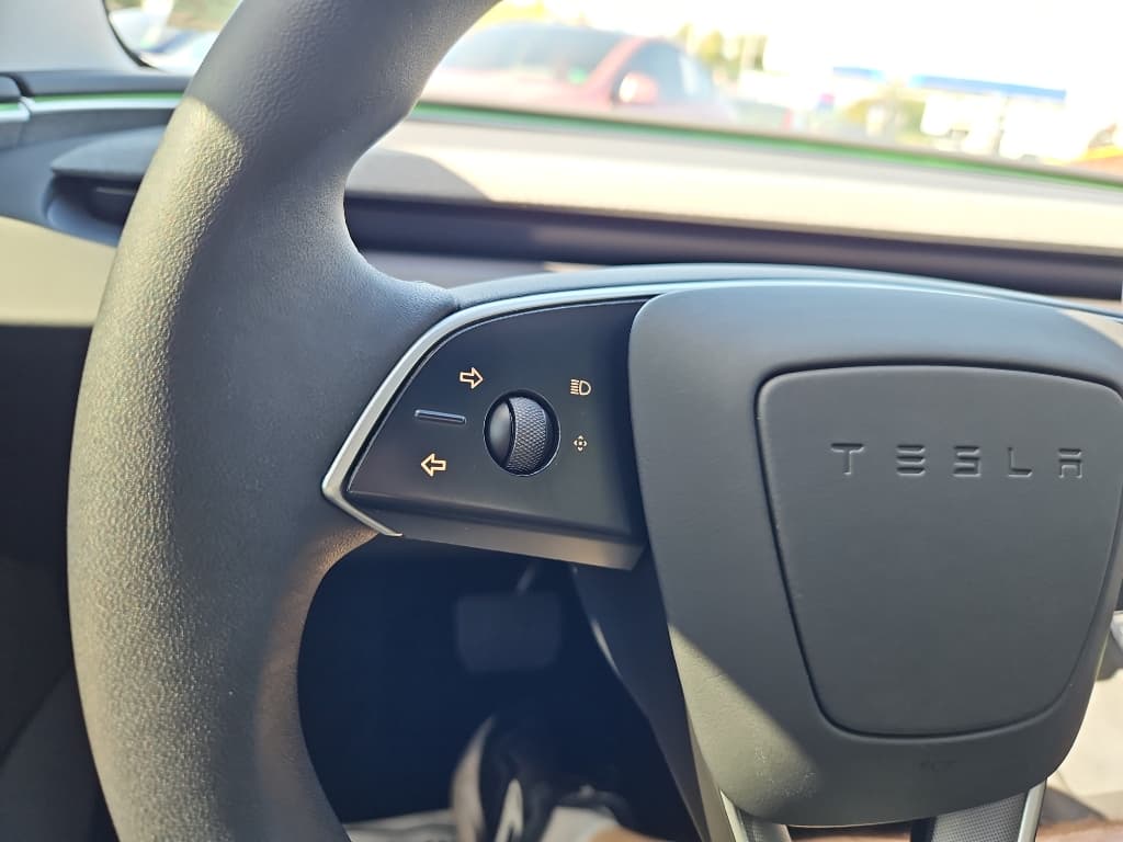 2025 Tesla Model 3 view 9