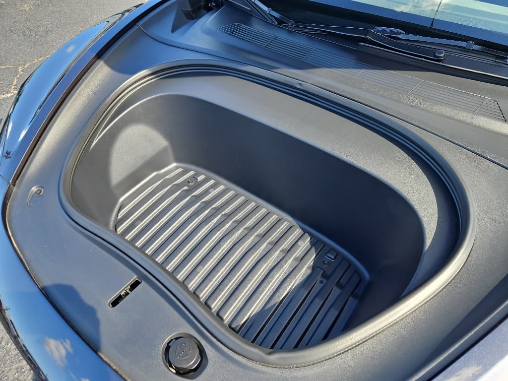 2025 Tesla Model 3 view 28
