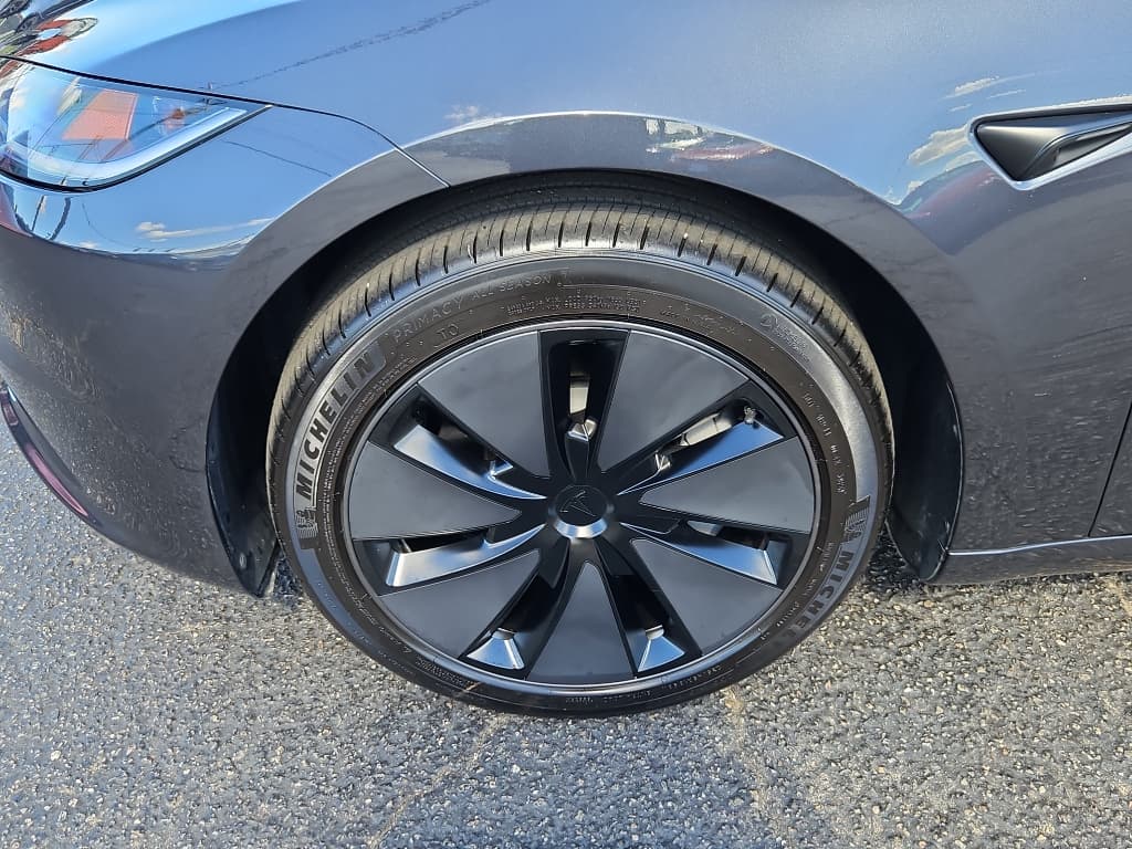 2025 Tesla Model 3 view 31