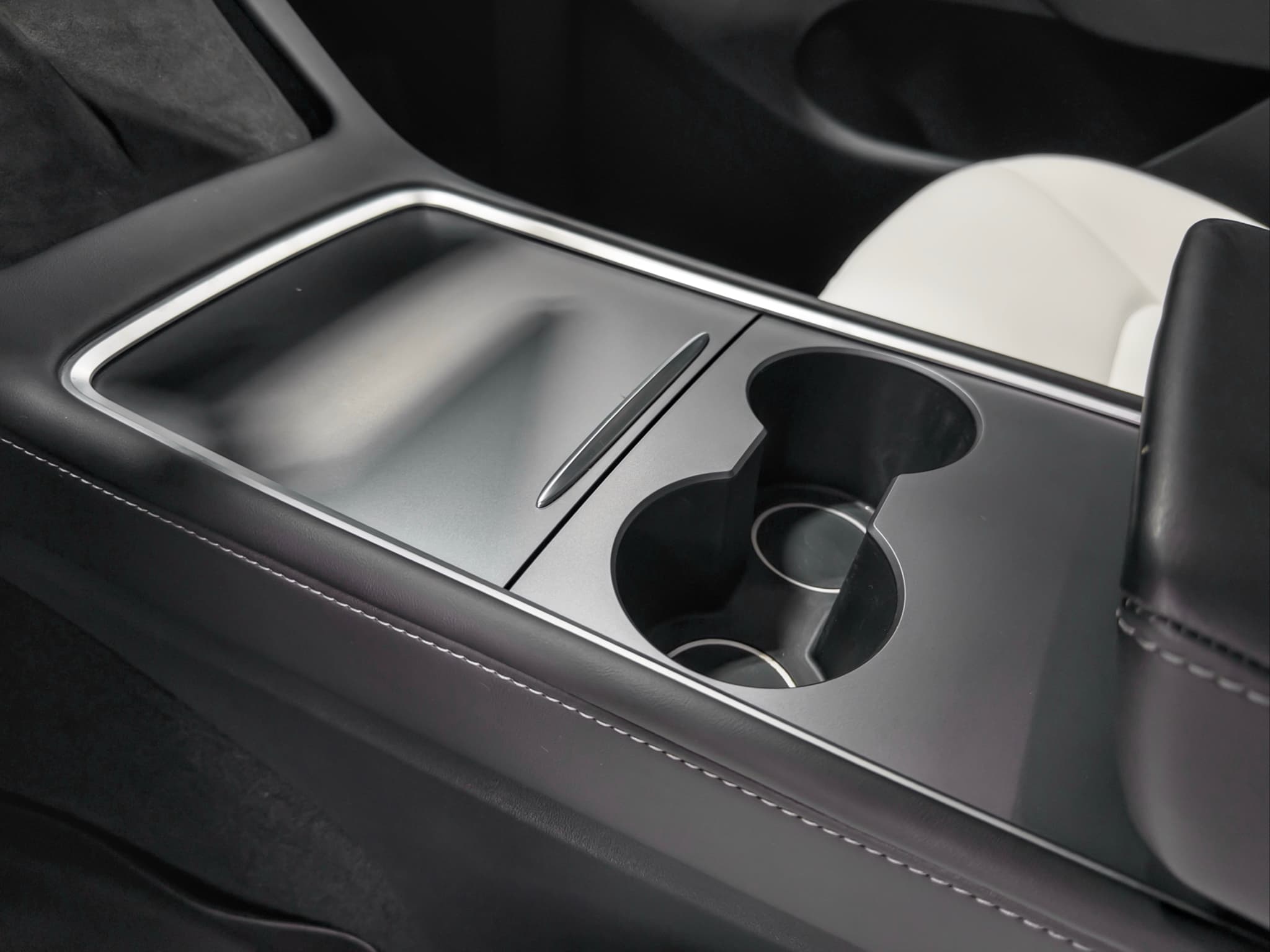 2023 Tesla Model Y view 17