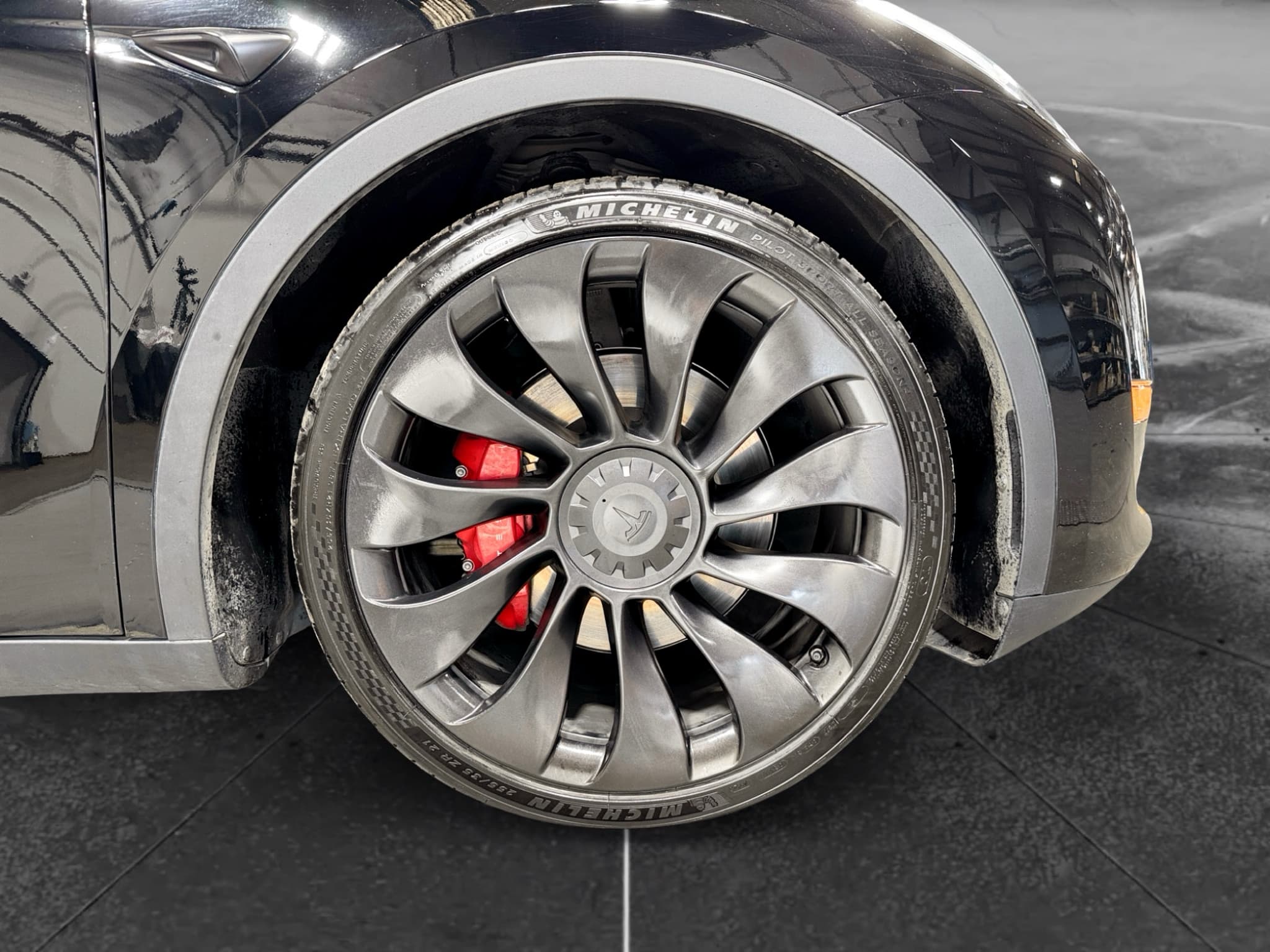 2023 Tesla Model Y view 35