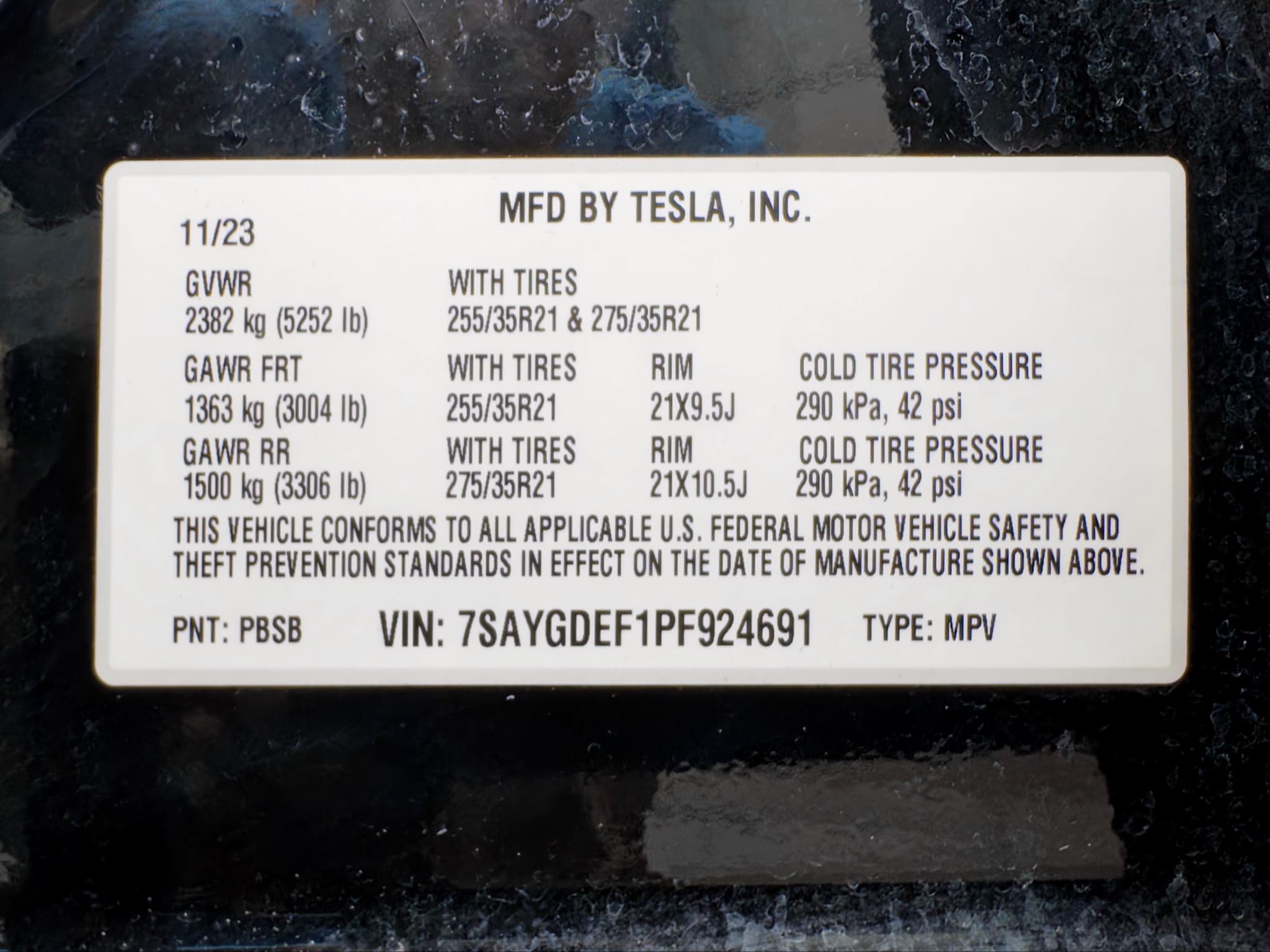 2023 Tesla Model Y view 27