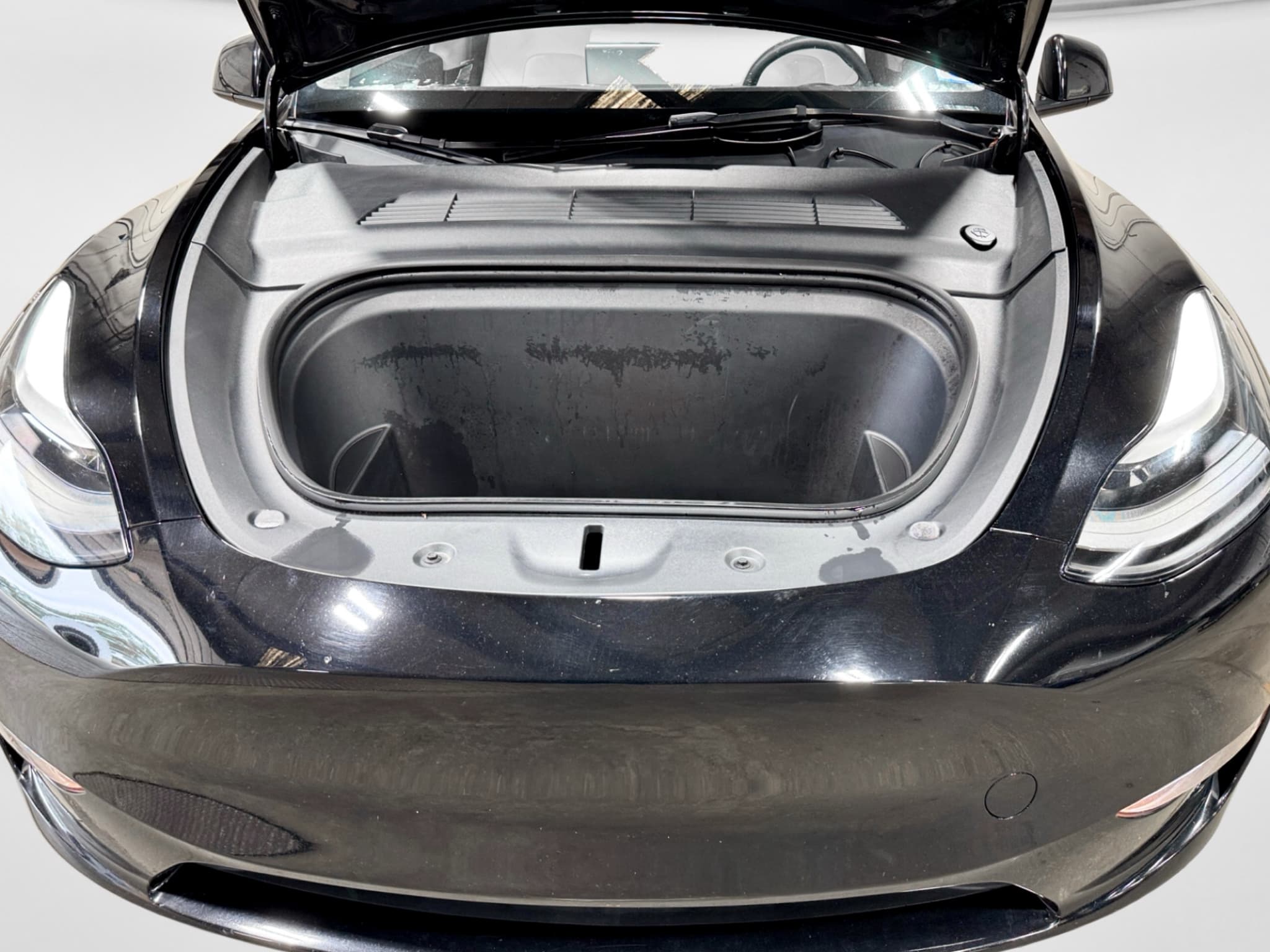 2023 Tesla Model Y view 23