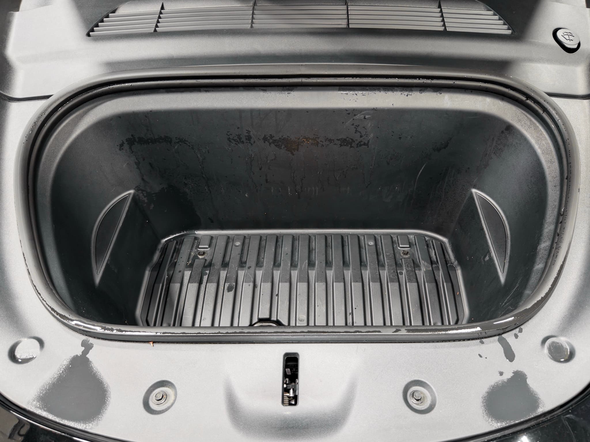 2023 Tesla Model Y view 24