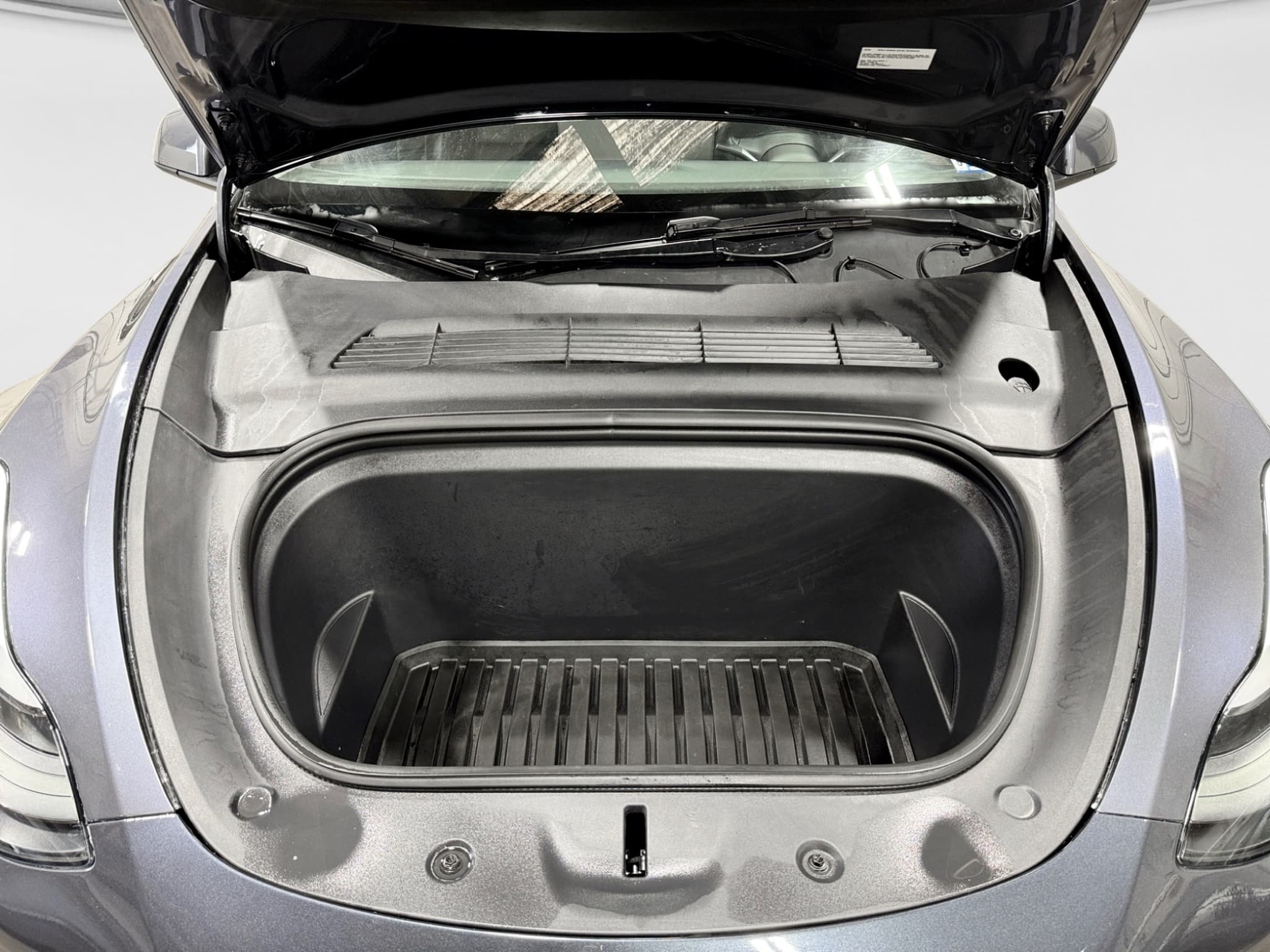 2023 Tesla Model Y view 25