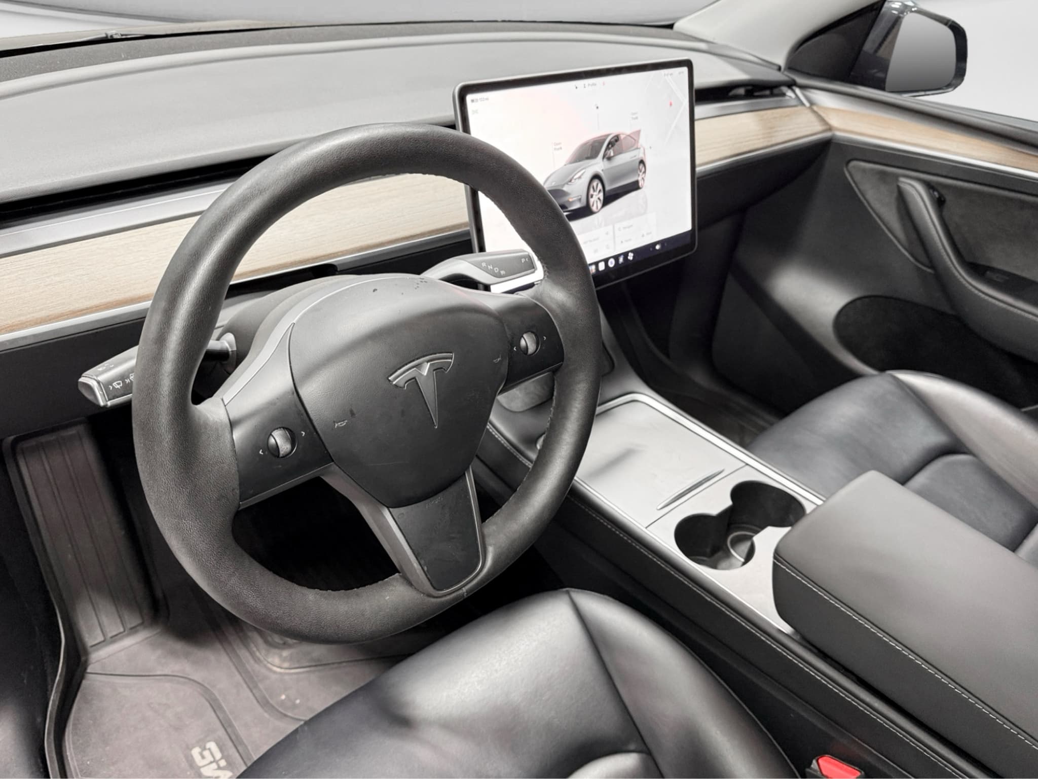 2023 Tesla Model Y view 17