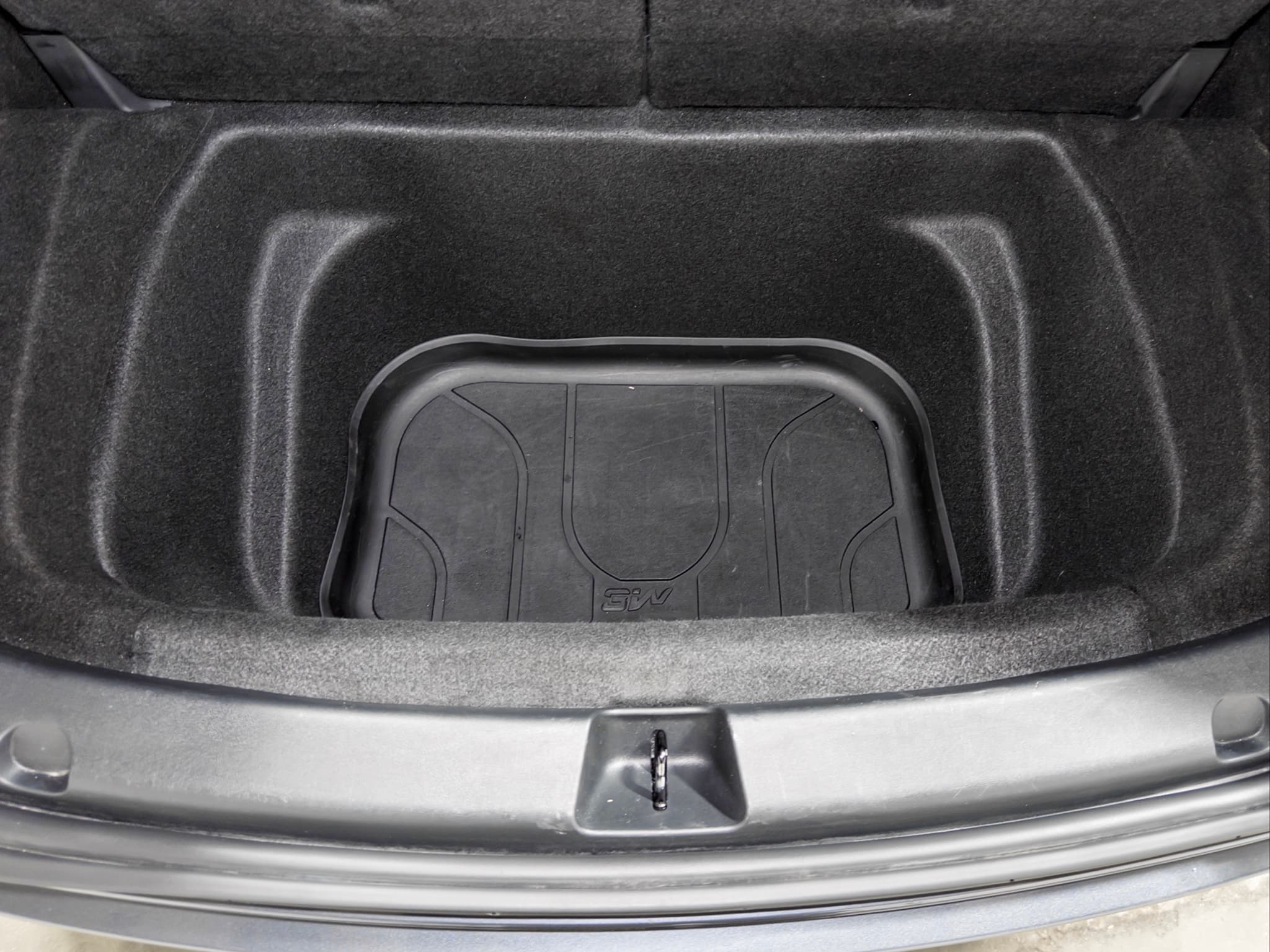 2023 Tesla Model Y view 28