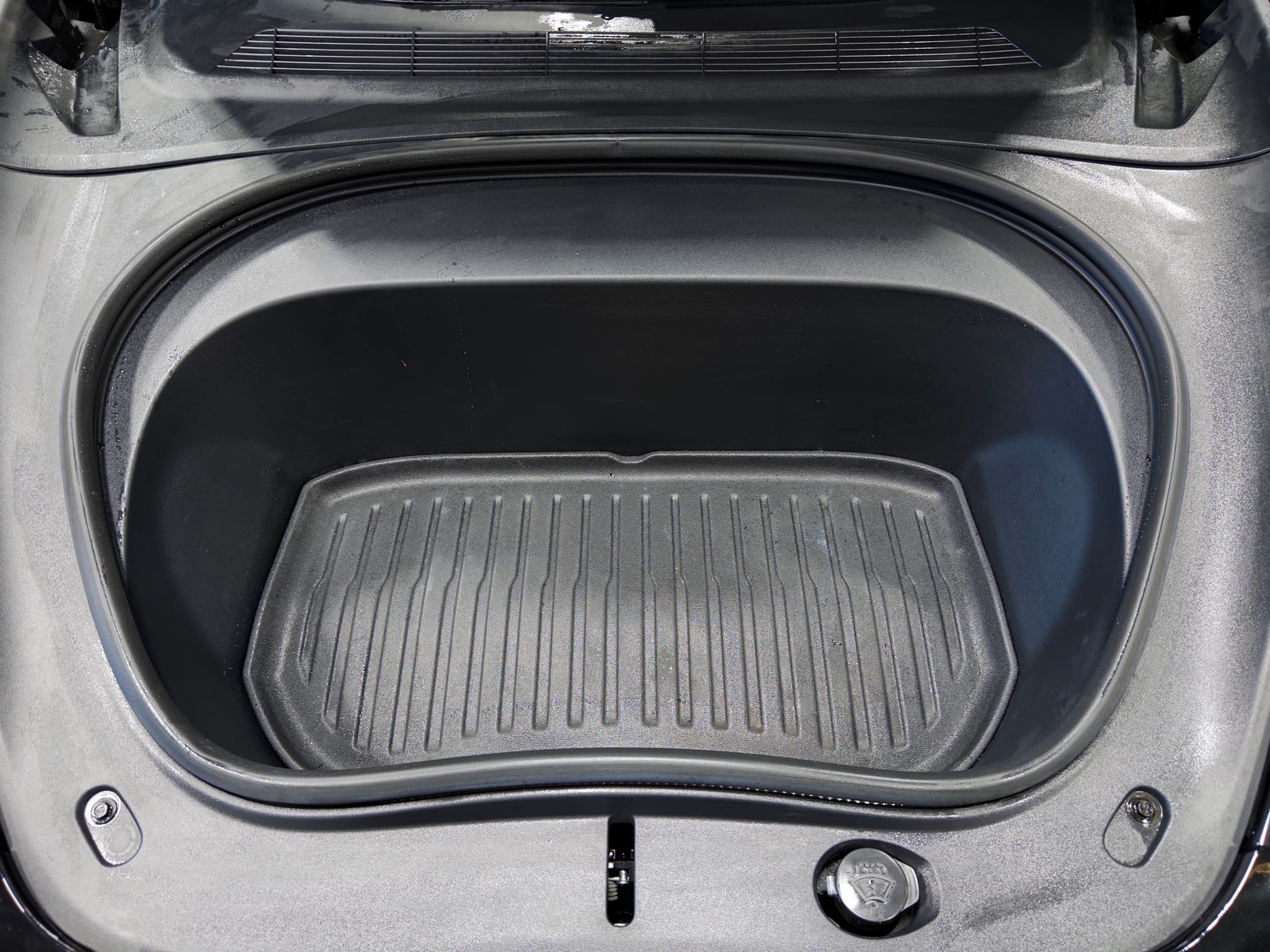 2025 Tesla Model 3 view 25