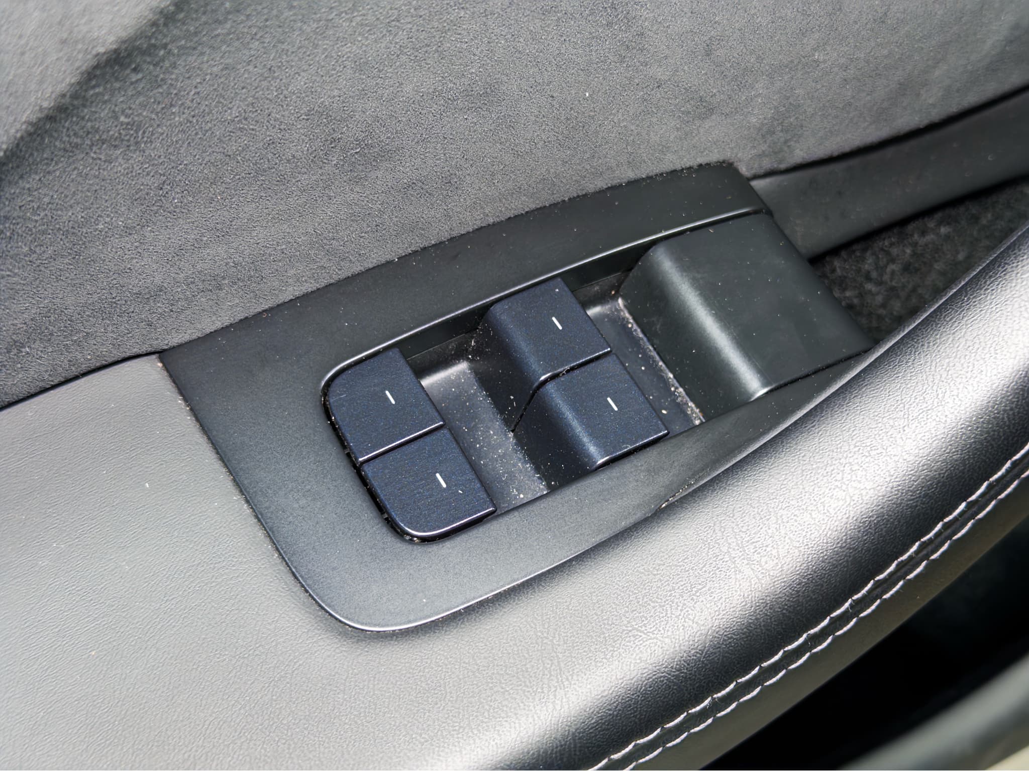 2025 Tesla Model 3 view 7