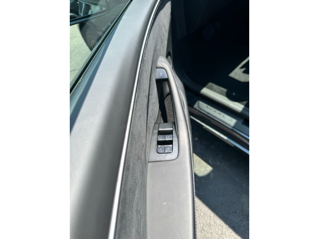 2025 Tesla Model 3 view 10