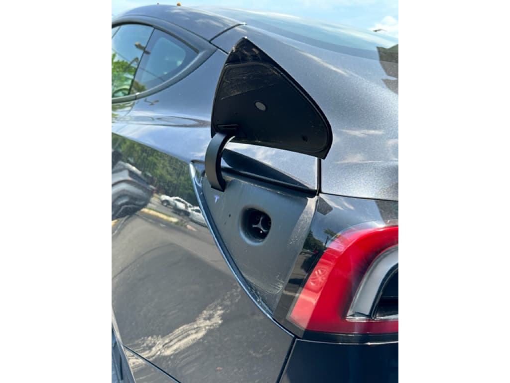2025 Tesla Model 3 view 5