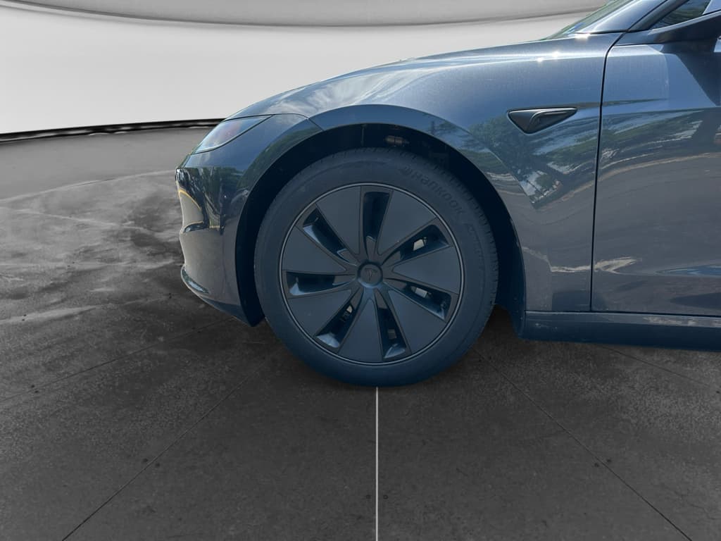 2025 Tesla Model 3 view 21