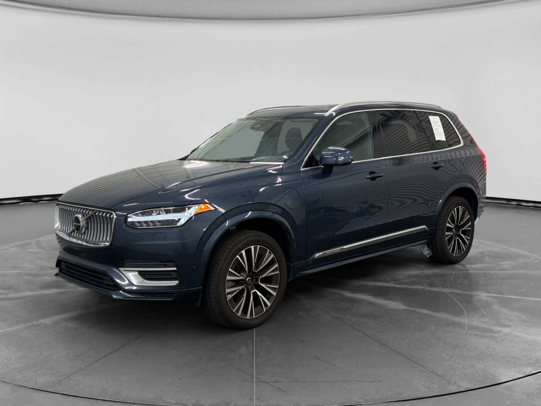2023 Volvo XC90 view 1