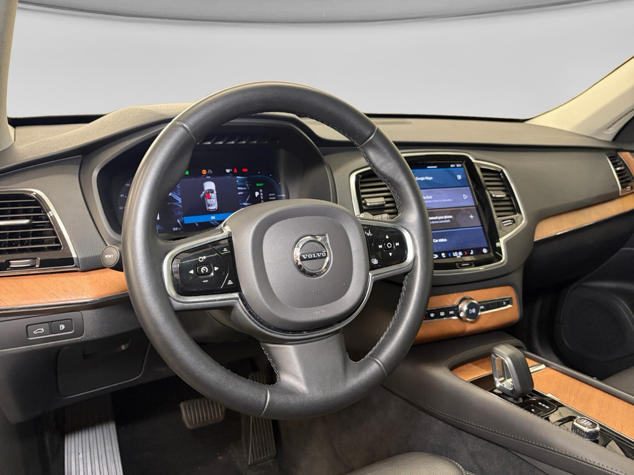 2023 Volvo XC90 view 19