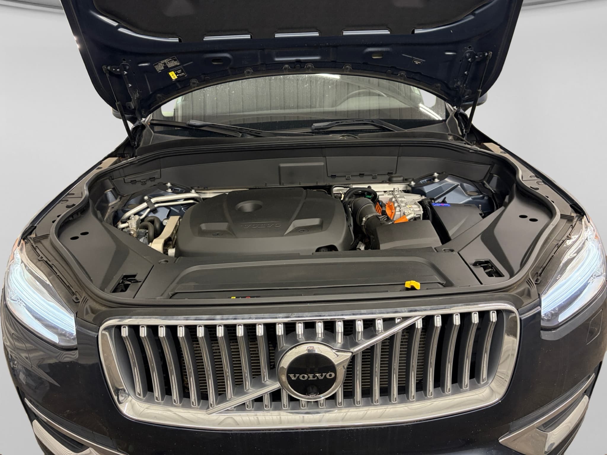 2023 Volvo XC90 view 27