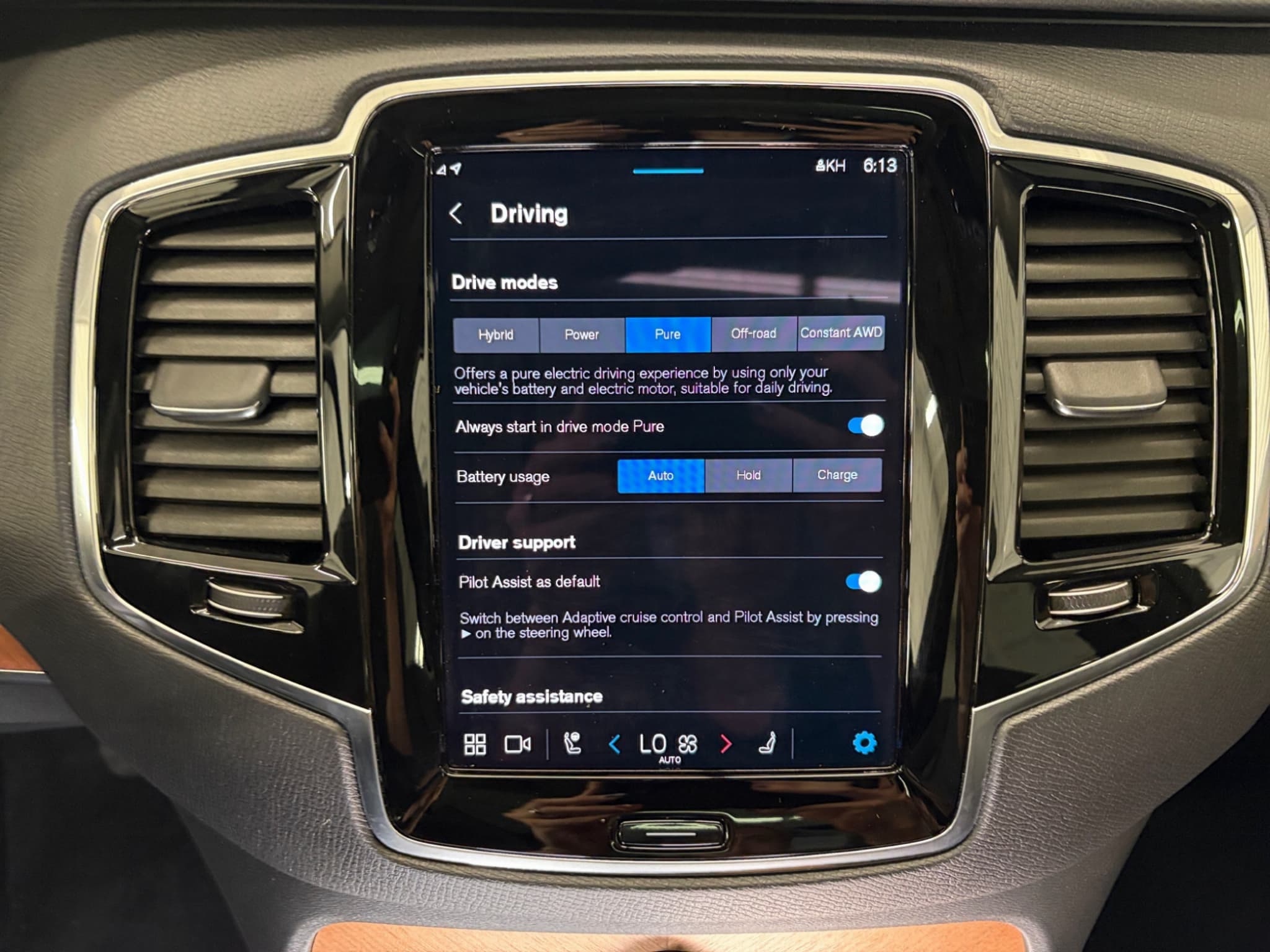 2023 Volvo XC90 view 15