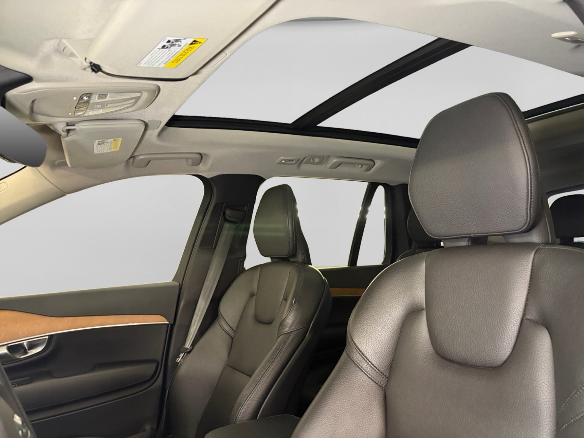 2023 Volvo XC90 view 26