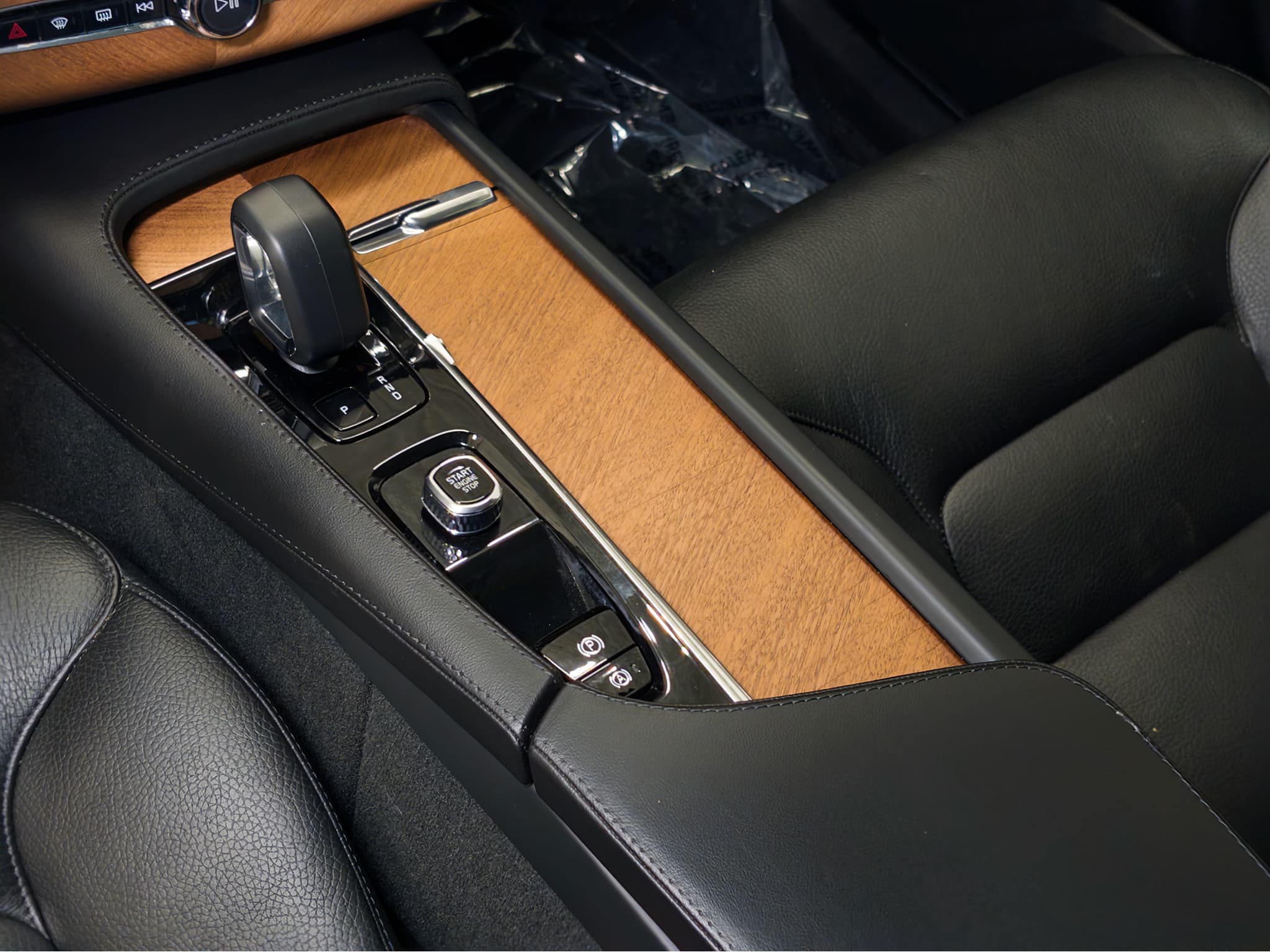 2023 Volvo XC90 view 20