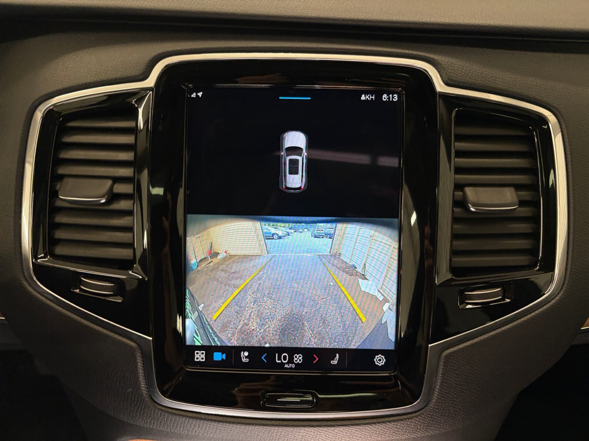 2023 Volvo XC90 view 14