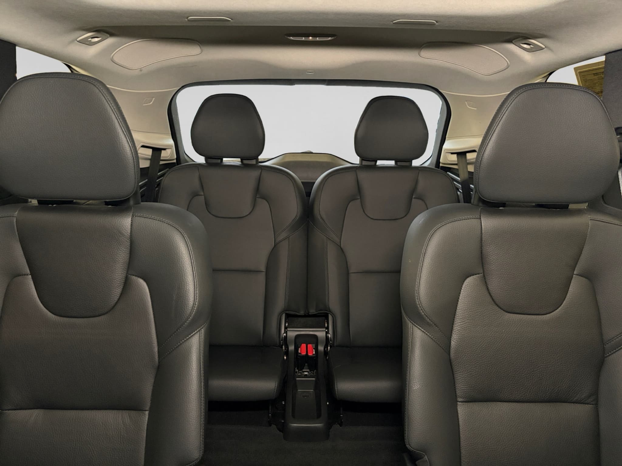 2023 Volvo XC90 view 24