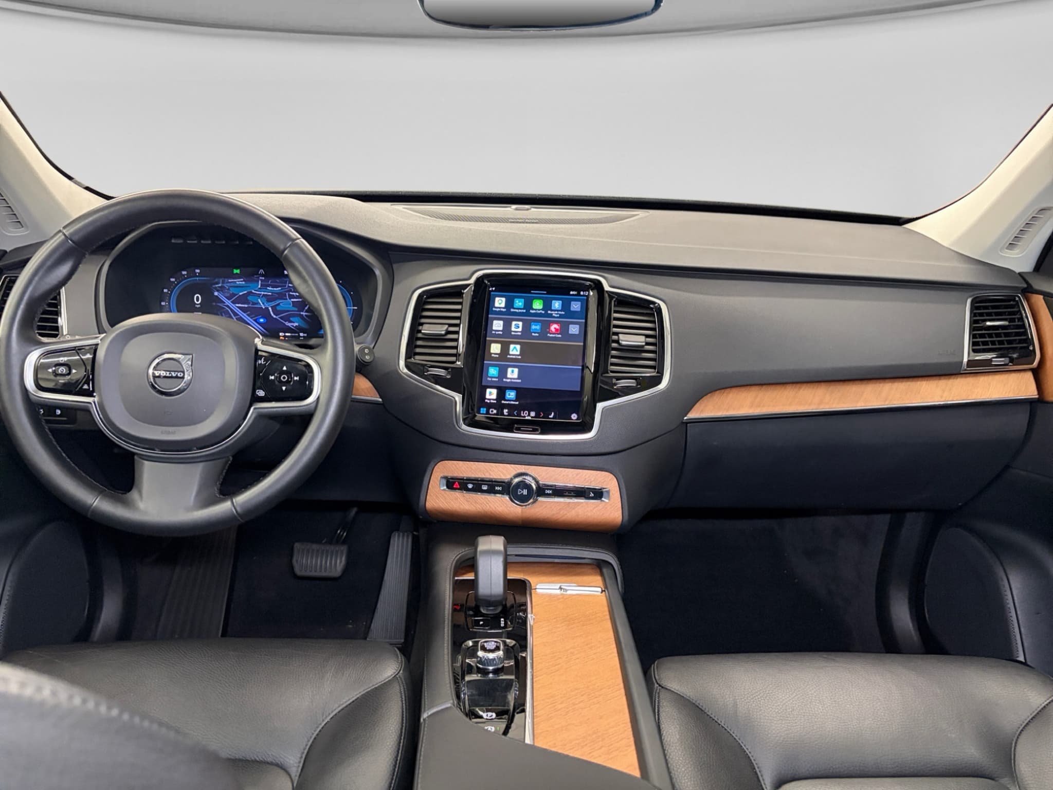 2023 Volvo XC90 view 17